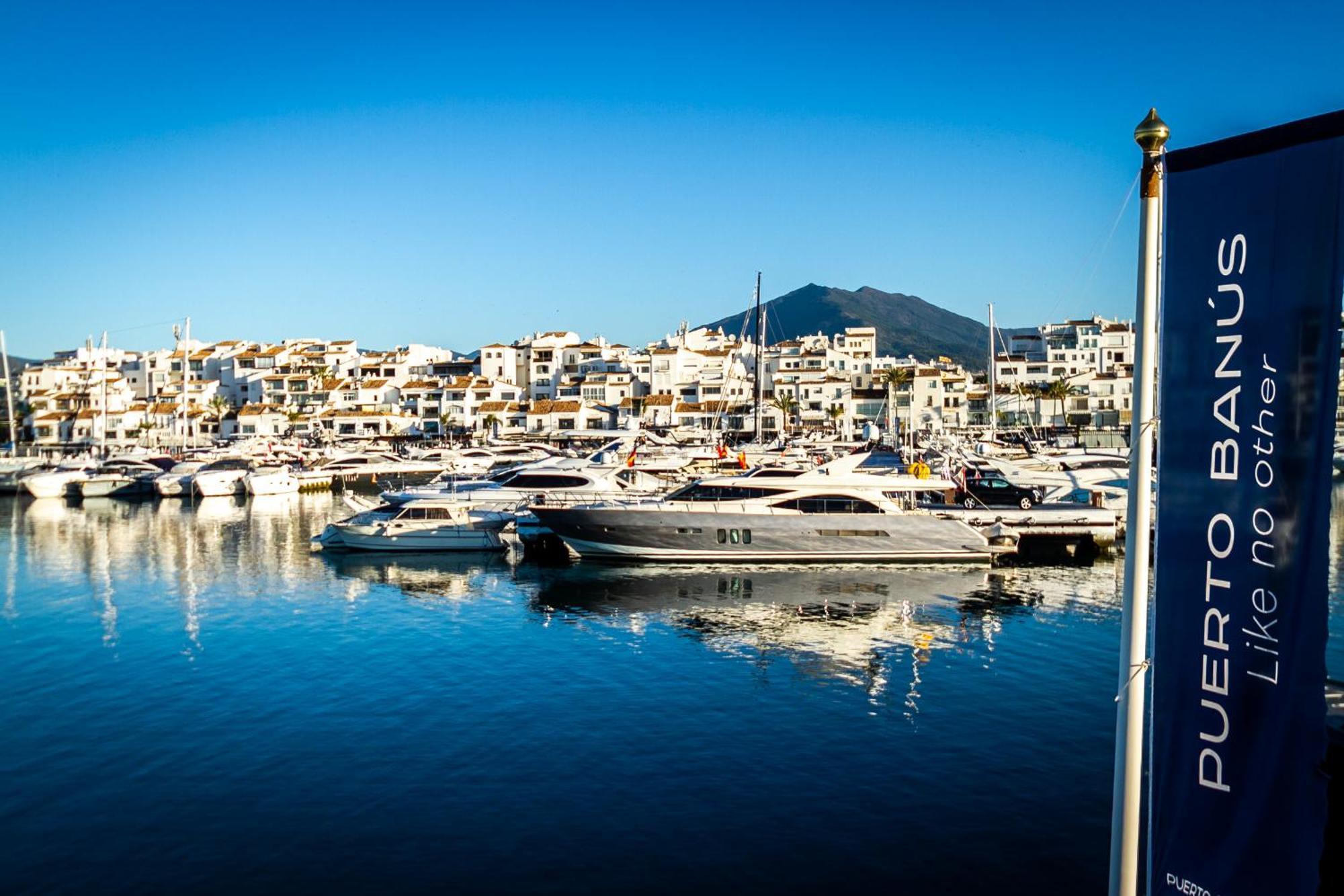 Apartemen Banus - Beautiful Modern Flat Sea Views