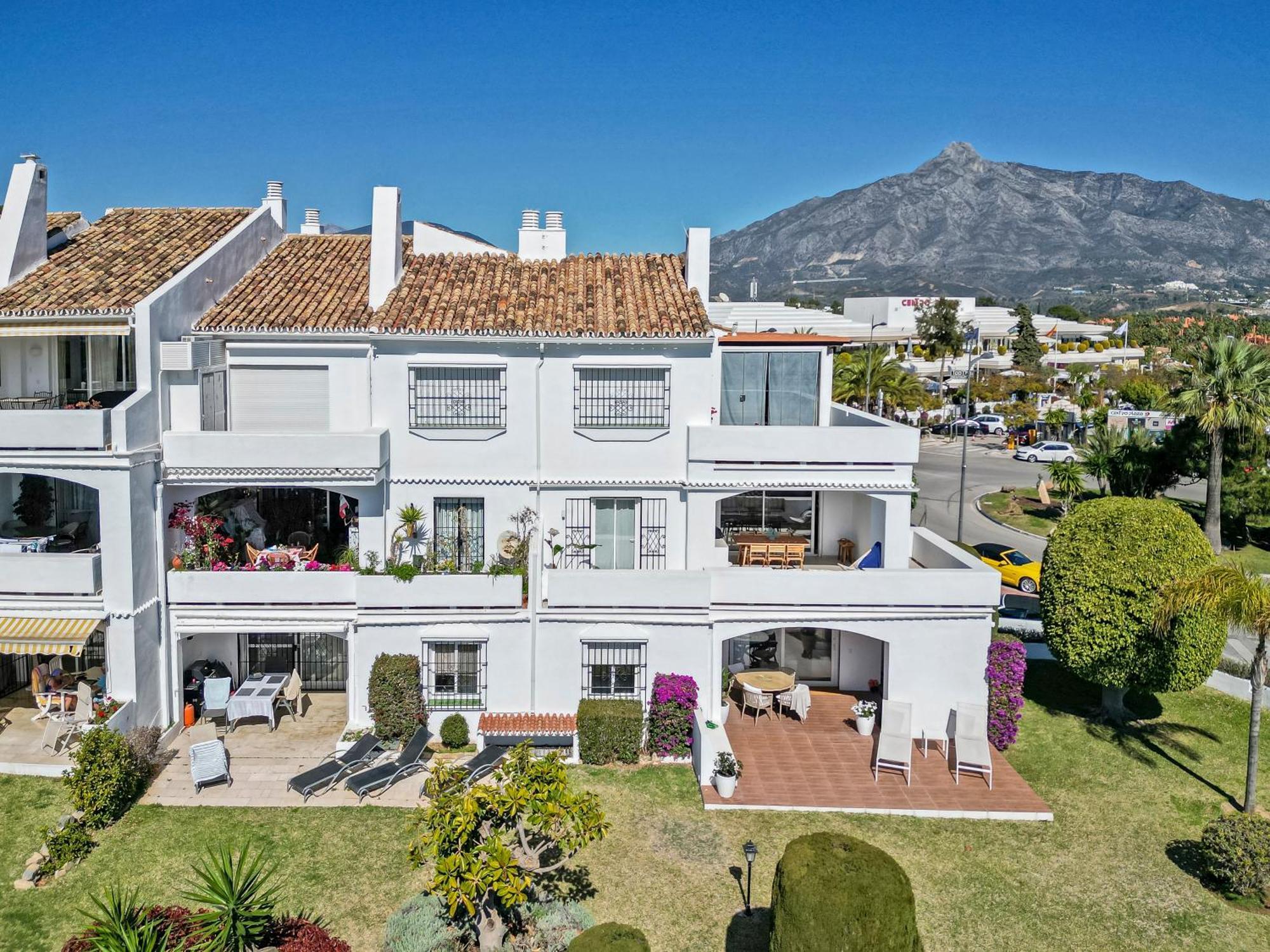Apartemen Banus - Beautiful Modern Flat Sea Views *