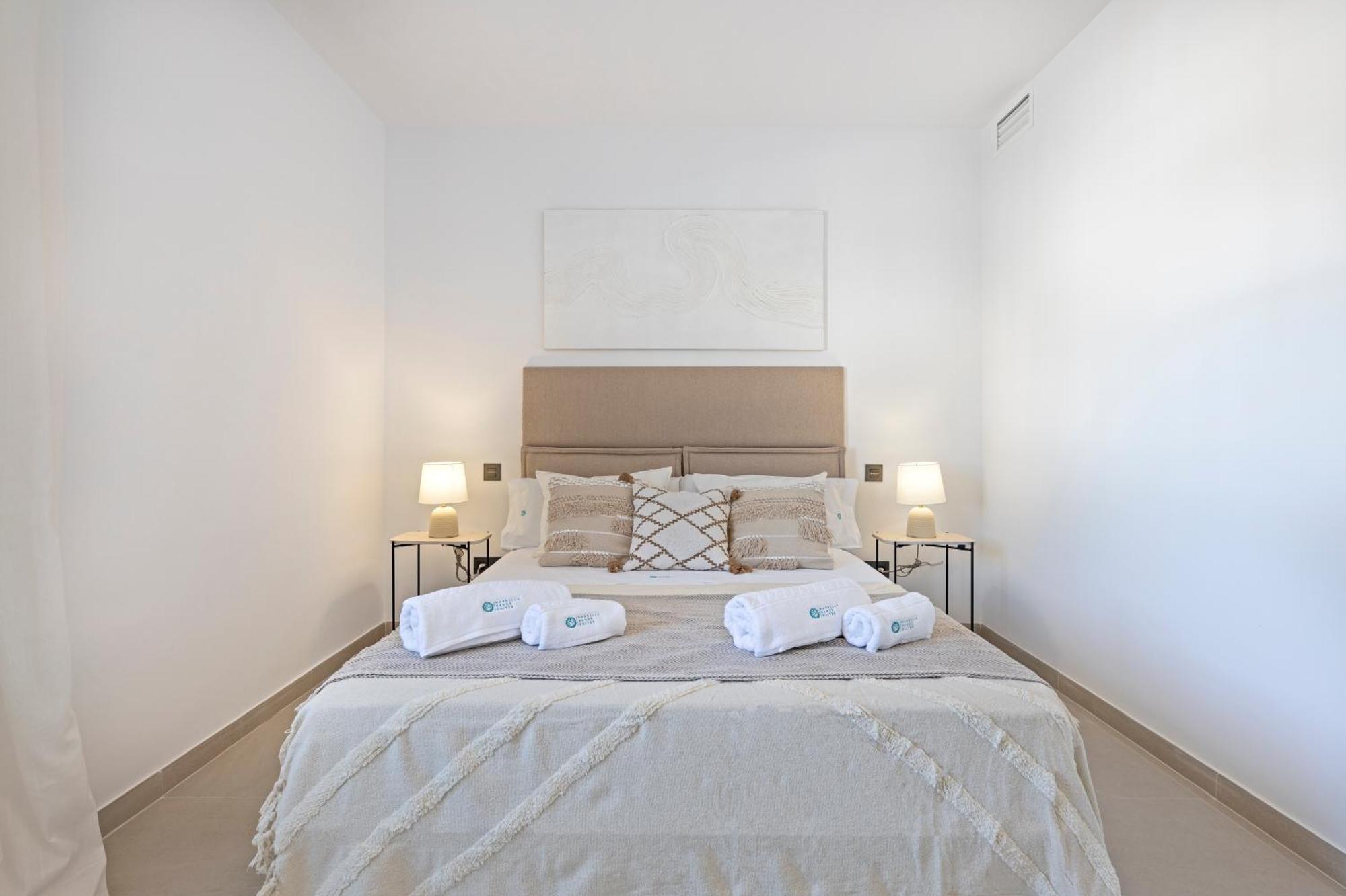 Apartemen Banus - Beautiful Modern Flat Sea Views