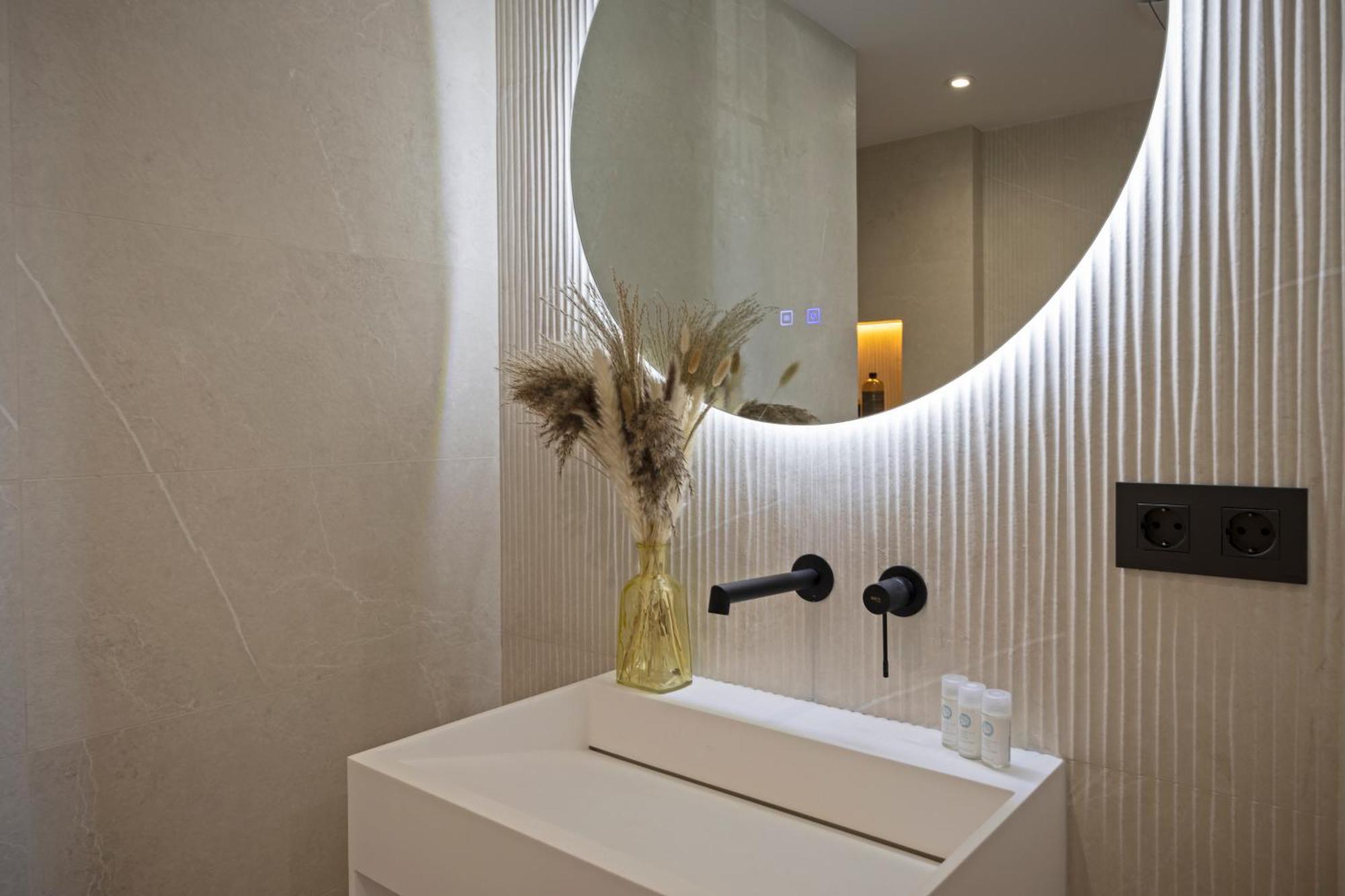 Apartemen Banus - Beautiful Modern Flat Sea Views *