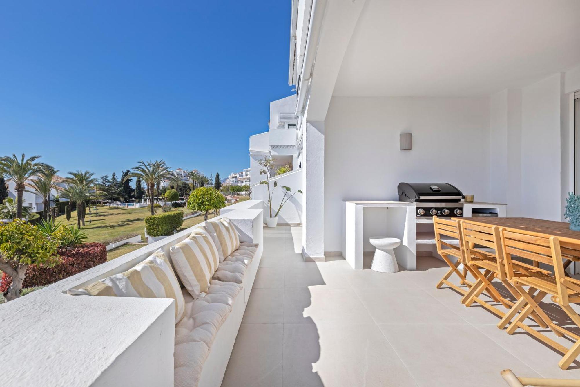 Banus - Beautiful Modern Flat Sea Views Marbella
